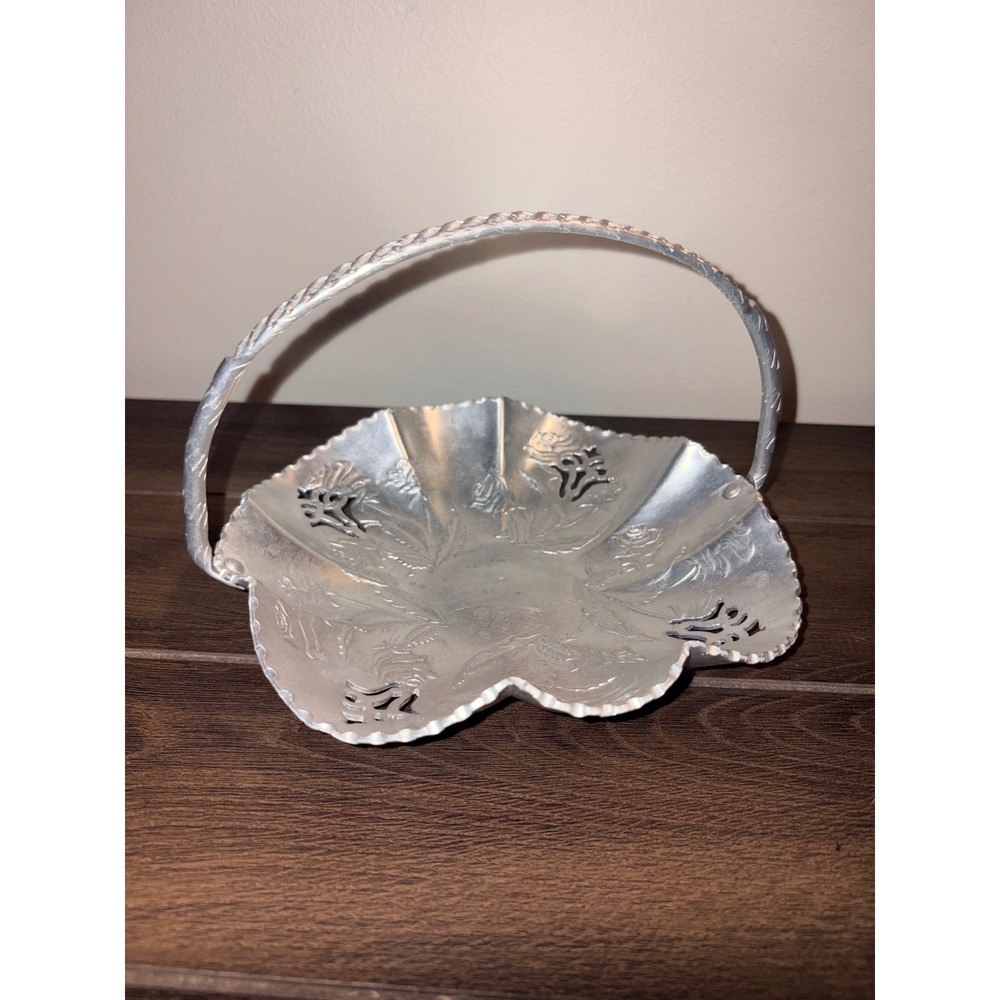 Vintage Hammered Aluminum Basket Embossed Rose Floral Scalloped Dish‎ 8 Inch